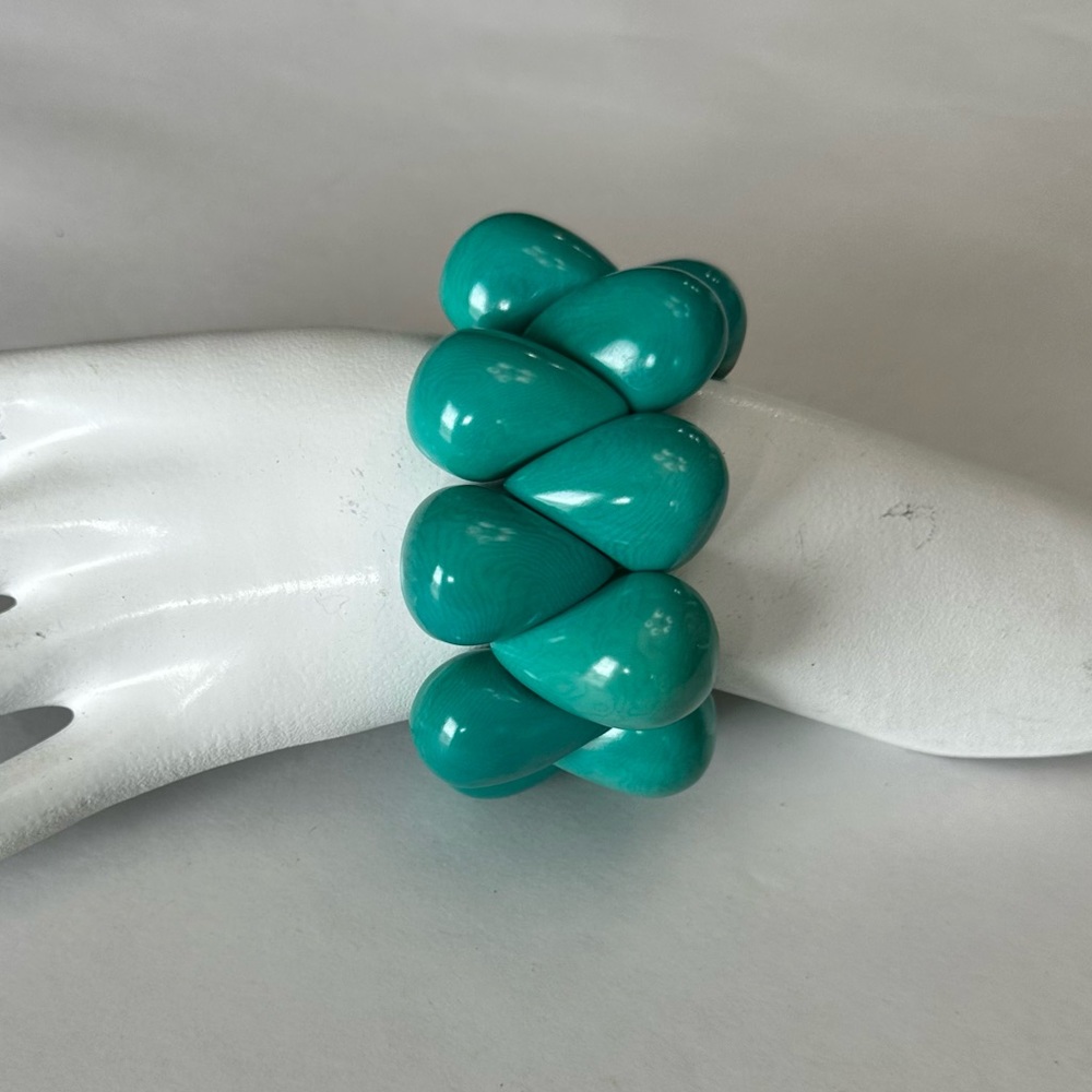 Womens new handmade in Ecuador Tagua teardrop stone‎ bracelet in turquoise